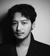 변요한