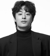 구교환